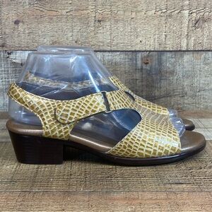 SAS Suntimer Croc Print Sandals Womens Size 7 M Gold Leather Heel Strap Open Toe